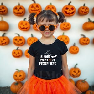 Halloween-T-Shirt Mockup, Gildan 5000B Schwarz Jugend-T-Shirt Mockup, G5000B Schwarzes T-Shirt Herbst-Mockup Trendy Herbst-Halloween-Ästhetik-T-Shirt Mockup