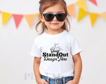 Kaninchenfelle 3321 Weißes Fein Jersey T-Shirt Kleinkind Mockup, 3321 Kinder T-Shirt Mockup, Trendy Cute Festive Sommer Ästhetisches Tshirt Girl Mockup