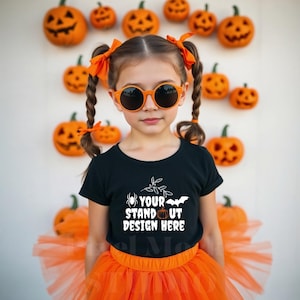 Halloween-T-Shirt Mockup, Gildan 5000B Schwarz Jugend-T-Shirt Mockup, G5000B Schwarzes T-Shirt Herbst-Mockup Trendy Herbst-Halloween-Ästhetik-T-Shirt Mockup