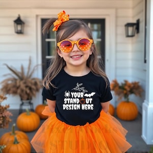 Halloween-T-Shirt Mockup, Gildan 5000B Schwarz Jugend-T-Shirt Mockup, G5000B Schwarzes T-Shirt Herbst-Mockup Trendy Herbst-Halloween-Ästhetik-T-Shirt Mockup