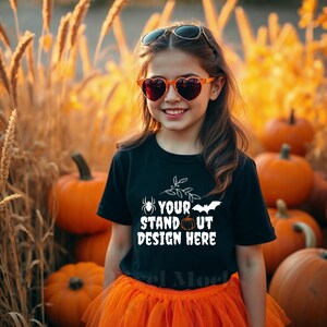 Halloween Tshirt Mockup, Gildan 5000B Schwarz Jugend Tshirt Mockup, G5000B Schwarzes T-Shirt Mädchen Mockup, Trendy Herbst Halloween T-Shirt Mockup