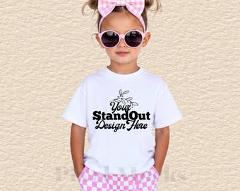 Bella Canvas 3001Y wit T-shirtmodel, Bella Canvas jong meisjemodel Mockup POD, BC 3001Y jeugd trendy zomermodel, kinder T-shirtmodel