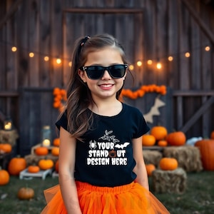 Halloween-T-Shirt Mockup, Gildan 5000B Schwarz Jugend-T-Shirt Mockup, G5000B Schwarzes T-Shirt Herbst-Mockup Trendy Herbst-Halloween-Ästhetik-T-Shirt Mockup