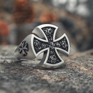 Maltese Cross Ring 925 Sterling Silver - Medieval Rose Pattern Handmade Knights Signet Ring, Historical Order Mens Statement Ring
