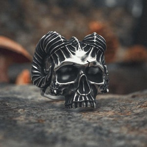 Horned Skull 925 Sterling Silver Gothic Statement Ring, Handcrafted Bold Design, Mysterious Unisex Artisan Gift Jewelry