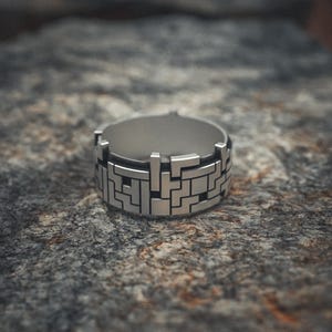 Labyrinth Ring 925 Sterling Silver Geometric Maze Pattern Handcrafted Unisex Modern Band Tech Inspired Design Perfect Gift for Puzzle