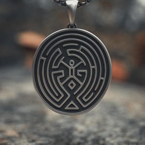 Maze Pattern Silver Pendant Necklace | 925 Sterling Silver Labyrinth Jewelry | Ancient Symbol Medallion | Handcrafted Unisex Pendant
