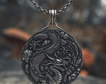 Collana con catena antica in argento massiccio, stile tibetano Collana con catena antica in argento massiccio, stile tibetano