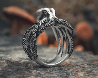 Oxidized Sterling Silver Octopus Ring: Handcrafted Sea Creature Jewelry
