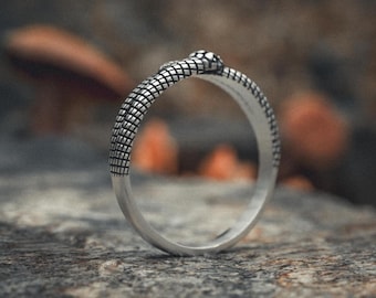 Snake Ring 925 Sterling Silver - Mystical Serpent Band with Detailed Scales - Handcrafted Gothic Jewelry - Unique Statement