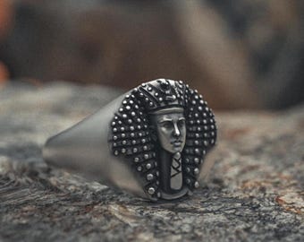 古代エジプトのファラオ王ツタンカーメンの印章リング、ツタンカーメン