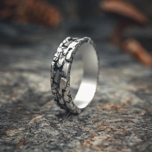 Stone Wall Ring Sterling Silver 925 - Handmade Rustic Band with Textured Rock Pattern - Men&#39;s Medieval Inspired Jewelry