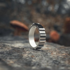 Gear Ring 925 Sterling Silver Industrial Style Band Mechanical Wedding Ring Steampunk Mens Jewelry Modern Engineering Gift Unique Silver