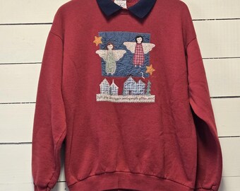 Moletom vermelho vintage com gola azul-marinho e apliques.