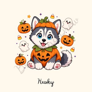 Può includere: Un'illustrazione a cartone animato di un cucciolo di husky grigio e bianco che indossa un costume da zucca con un cappello abbinato. Il cucciolo è circondato da tre zucche di Halloween, due piccoli fantasmi bianchi e caramelle. La parola Husky è stampata sotto.