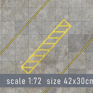 Könnte beinhalten: Eine strukturierte graue Oberfläche mit gelben Markierungen, darunter diagonale Linien und eine leiterartige Form. Der Text "scale 1:72 size 42x30cm" ist unten zu sehen. Die Größe beträgt 42 x 30 cm.