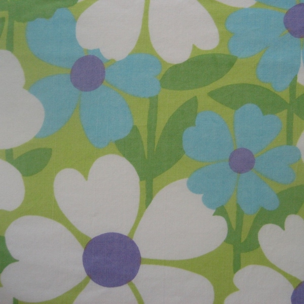 vintage fabric fat quarter (aqua violet green white flower power)