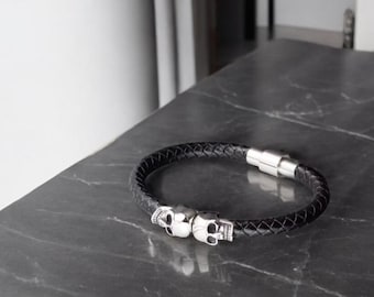Black Braided Leather Skull Bracelet – Cool Metal Men’s Jewelry. Stylish and Durable Design. Perfect Gift for Him. Edgy & Modern Charm