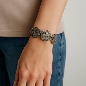 Vintage Style Filigree Bracelet – Antique Gold Tone Adjustable Jewelry