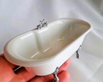 Traditional Bathtub | Clawfoot Resin Bath | Glossy Black, Glossy White, or Unpainted Grey 1:12 Scale