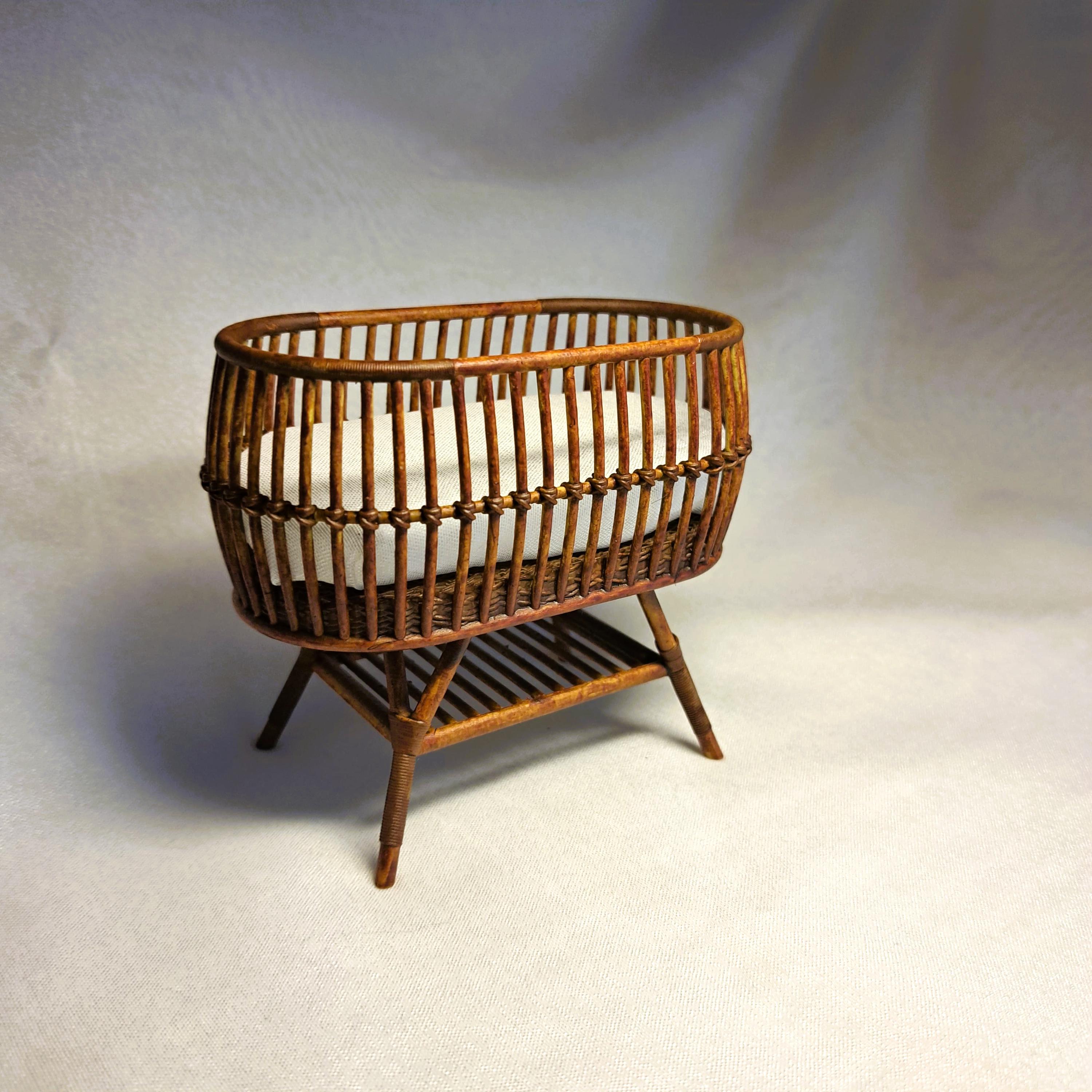 1:12 Wicker Crib Dollhouse Baby Bed – Modern Rattan-style Bassinet