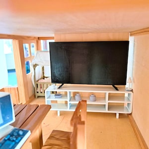 1:12 Nowoczesna 75-calowa skala telewizora z płaskim ekranem – Miniaturowy telewizor do domku dla lalek – Niepomalowany i pomalowany