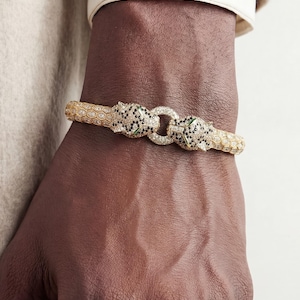 Pulsera de pantera para hombre en plata de ley 925 con baño de oro y circonita blanca. Joyería de lujo, ideal como regalo.