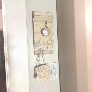 Antique Wood Key Rack with Crystal Knob | Shabby Chic Wall Hook | Farmhouse Key Holder | Cottage Entryway Organizer | Vintage Crackle Paint