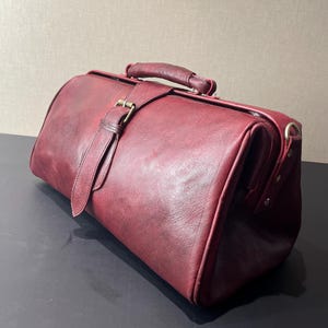 Deep Red Leather Doctor Bag, Burgundy Travel Carryall, Elegant Unisex Handbag, Vintage Style Weekender, Handcrafted Leather Satchel Gift