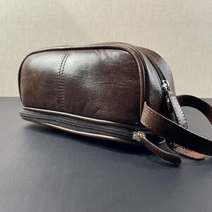 Borsa da toilette in pelle marrone, kit da viaggio da uomo, pochette cosmetica da donna, organizer per la cura della persona, beauty case fatto a mano, astuccio regalo resistente con cerniera