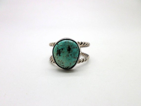 Vintage Ring Turquoise and Silver Double Twist Shank Southwest Indian Style