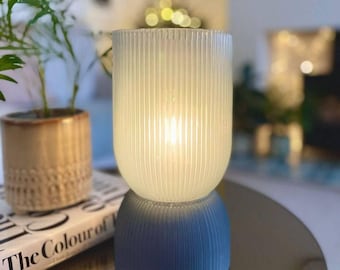Lámpara de mesa fina acanalada azul marino a pilas