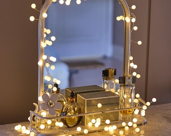 Guirnalda de luces LED blancas cálidas con perlas - Funciona con pilas o conectada a la corriente.