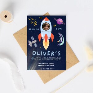 Plantilla editable de invitación de cumpleaños espacial, invitación de cumpleaños con cohetes, invitación a fiesta del espacio exterior, tema de fiesta de astronautas