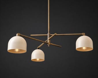 Lámpara de araña moderna de latón de 3 luces: lámpara de techo minimalista de múltiples brazos con pantallas color crema mate para iluminación de comedor, sala de estar y recibidor.