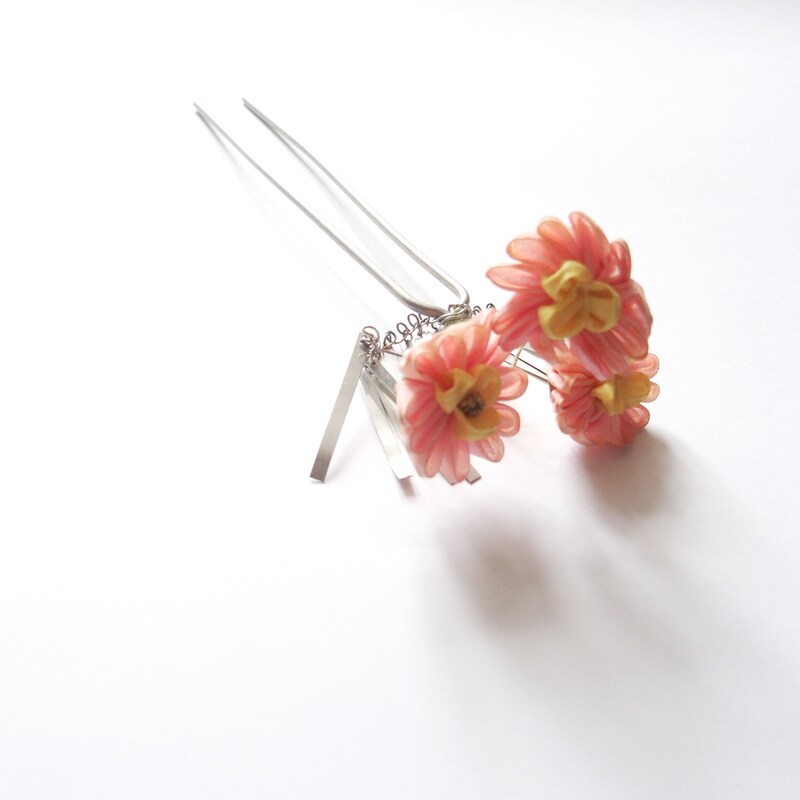 Pic à Cheveux Fleur Japonais Tsumami Kanzashi En Tissu Bleu Avec Feuilles - Fait Main Au Japon