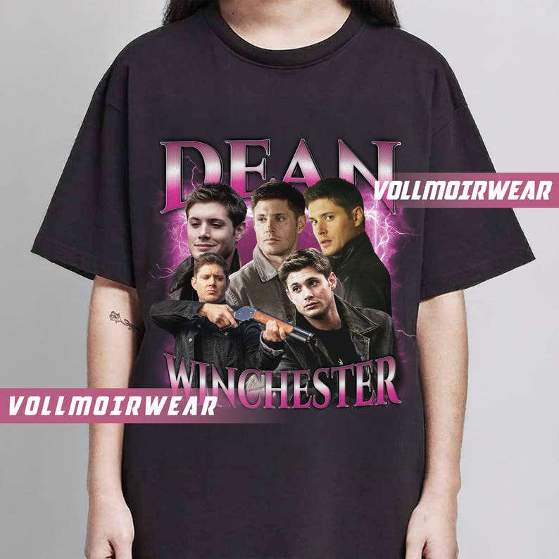 Puede incluir: Camiseta negra con un gr&aacute;fico rosa y blanco de los personajes de la serie de televisi&oacute;n "Supernatural" con el texto "Dean Winchester".
