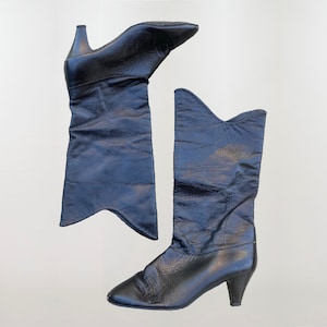 1980s Shiny Leather Black Boots, Calf High Boots, Chunky High Heel, Scallop Leg Opening, sz 7.5