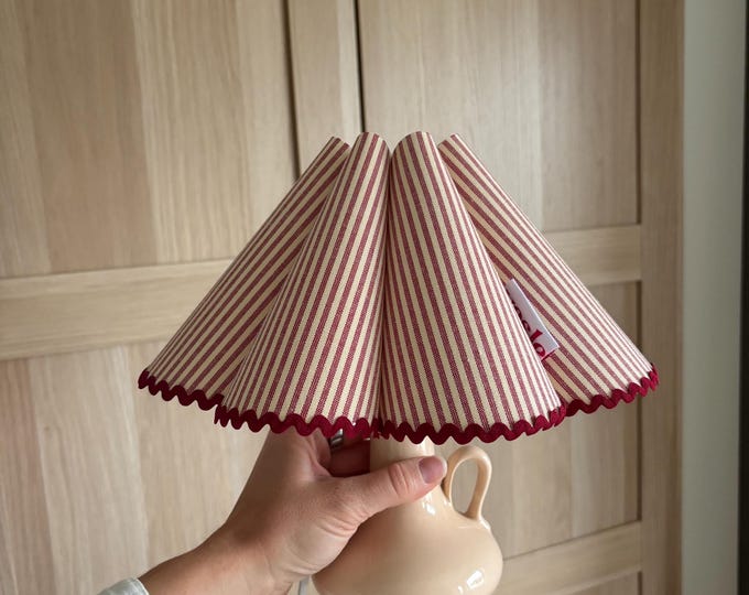 Scalloped Pleated Lampshade Tutorial | DIY Fluted Lampshade | Vintage Lamp Upcycle | Scandinavian Design Pattern