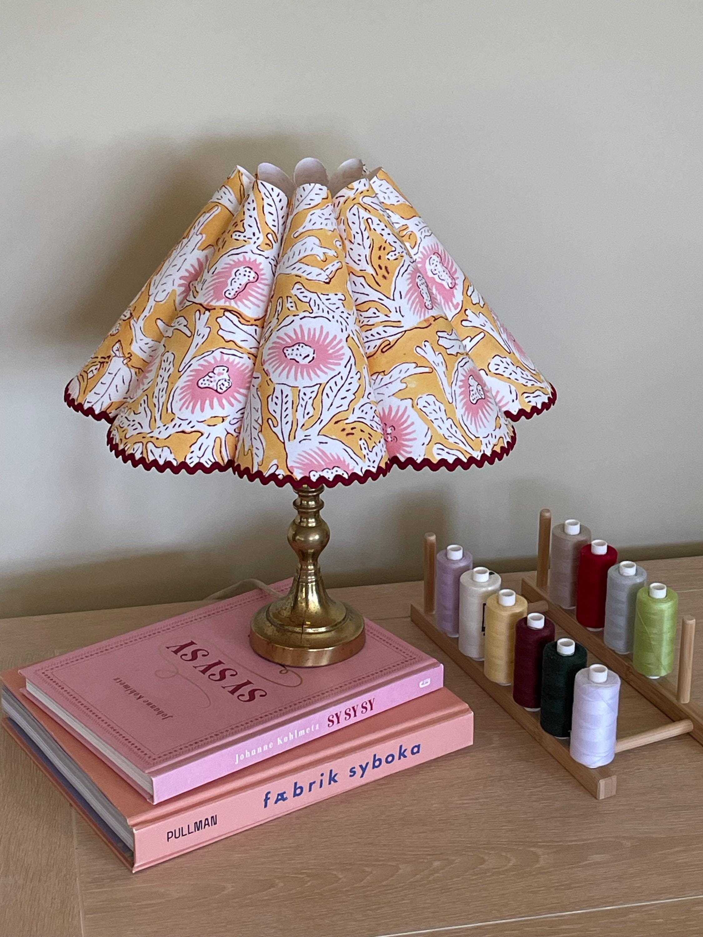 Abat-jour Festonné 30 Cm – Tissu Roses Anciennes, Fait Main (France, Culot E27)