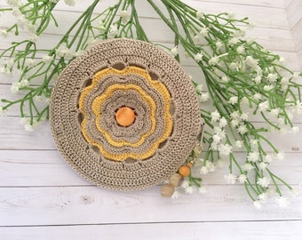 Petite Lily Crochet Pouch in Linen and Gold Yellow / Fully Lined/ Crochet Rosary Pouch/ Headphone Pouch/ Handmade Crochet