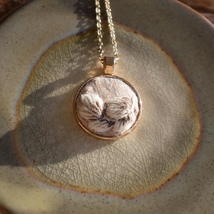 Floral Embroidered Jewelry, Stylish Handmade Floral Embroidery Necklace, Vintage Style Embroidered Pendant, Unique Gift for Her
