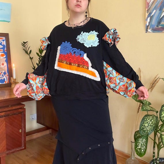 Vintage Patchwork Sweatshirt L/XL — Avant Garde U… - image 10