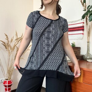 Y2K Geometric Black White Tribal Layered Ruffle Hem Top Patchwork Boho (L/XL)