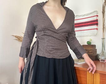 Astuces Vintage Mocha Brown Wrap Blouse Deep V Dark Academia Mob Wife Y2K Tie Waist (M/L)