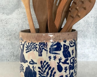 Ceramic utensil holder, Matisse inspired dancing ladies pink and blue
