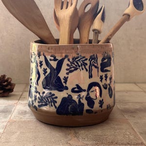 Ceramic utensil holder, Matisse inspired dancing ladies pink and blue
