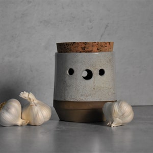 Rustic Garlic keeper, Ceramic garlic jar, homespun pottery