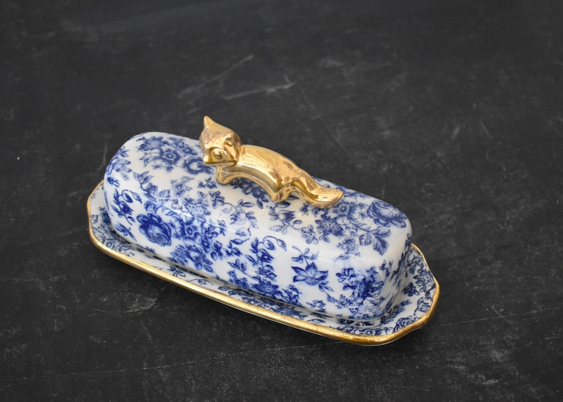 PRE ORDER stick Butter dish with lid, Covered butter dish, small butter dish, Ceramic butter dish Fox knob