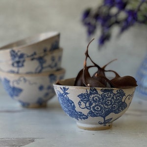 Juego de mini cuencos de cerámica: Cuencos para salsas con diseño floral azul hechos a mano